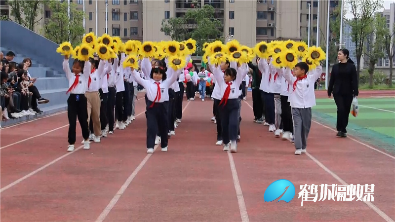碧桂园小学：趣味体育文化节.mp4_20211013_172309.817.jpg