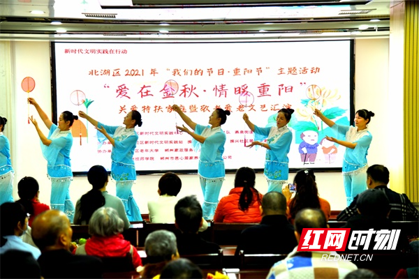 图七振兴社区老年学校模特一班表演《枉凝眉》模特秀.jpg