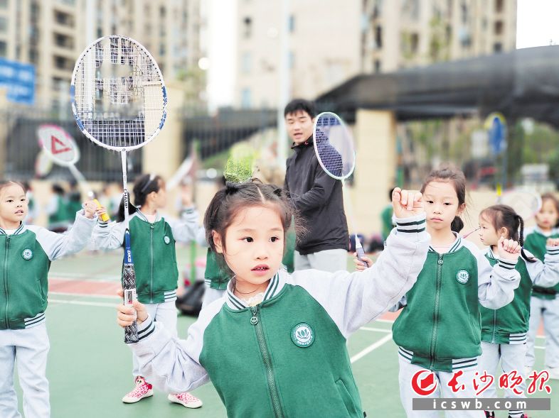 　　天心区湘府英才益清小学托管时间，体育项目是孩子们的热门选择。         刘志勇 摄