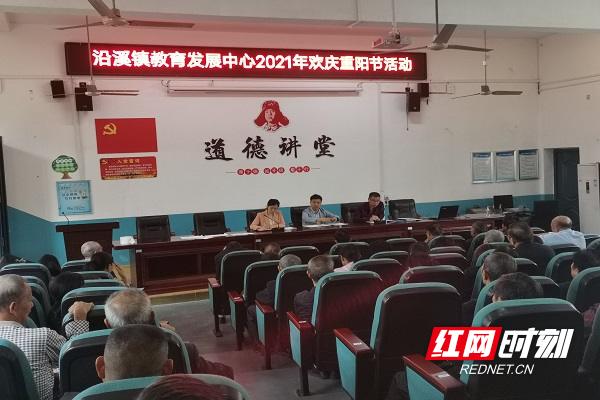 教师座谈.jpg