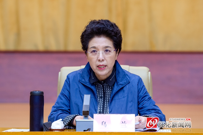 乌兰在巡查沅水并主持2021年沅水干流河长会议时强调 努力将沅水打造