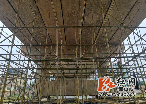 图二 星火大桥维修现场.jpg