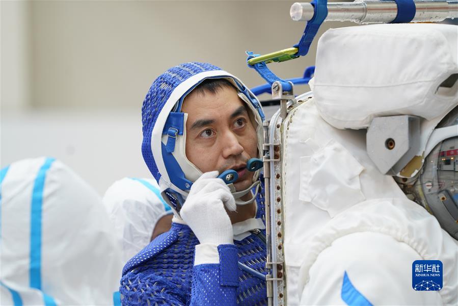 （新华全媒头条·图文互动）（6）飞天英雄征寰宇——记神舟十三号航天员