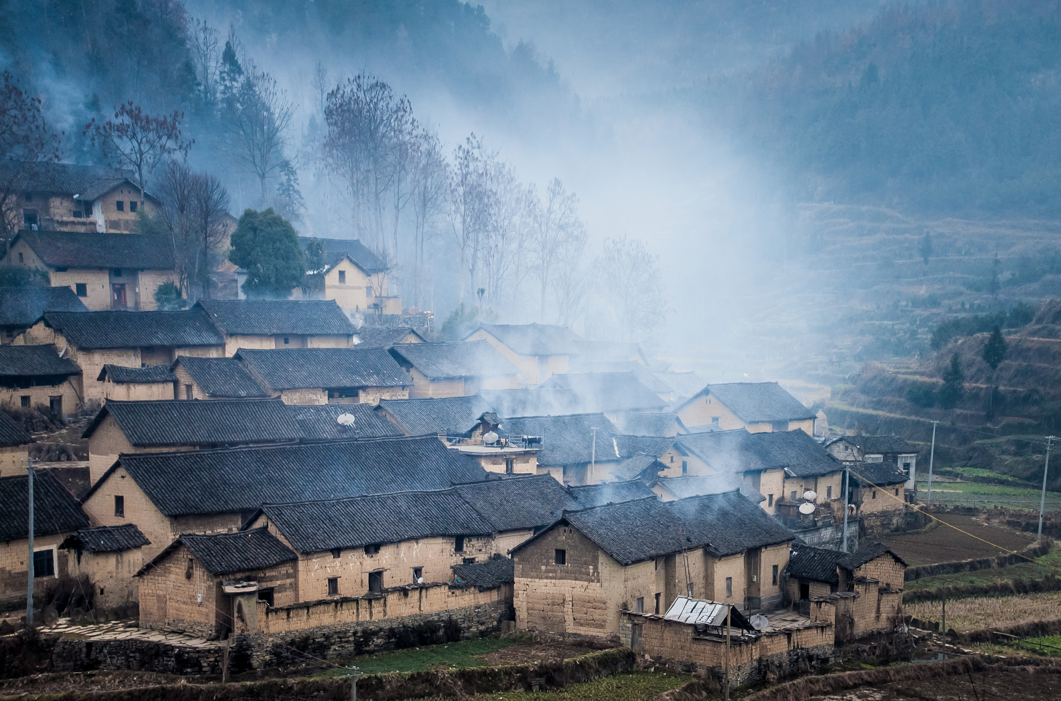 苗寨炊烟-杨巍.jpg