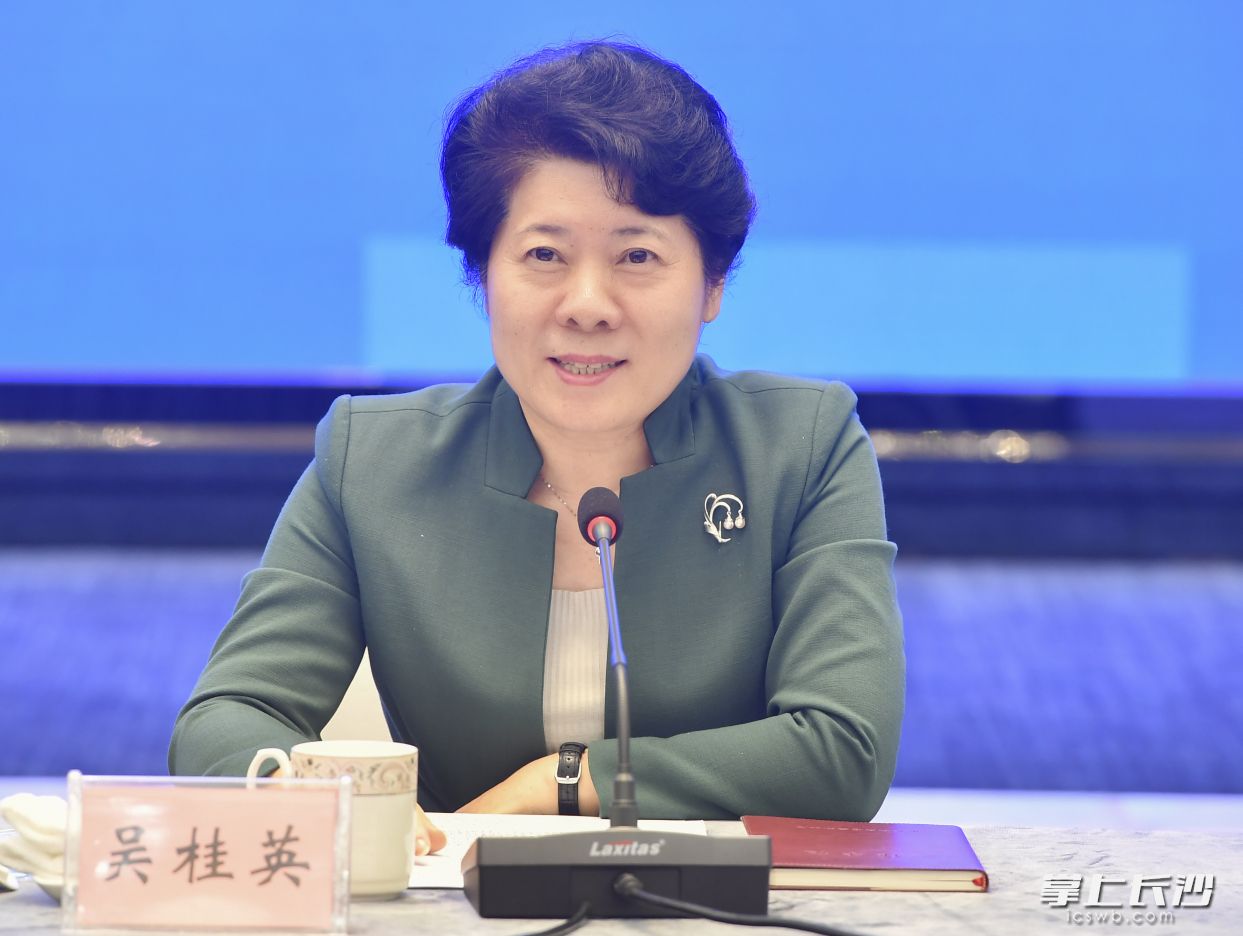 省委常委、市委书记吴桂英代表市委、市人大常委会、市政府、市政协、长沙警备区，向全市广大离退休干部致以节日问候。长沙晚报全媒体记者 余劭劼 摄