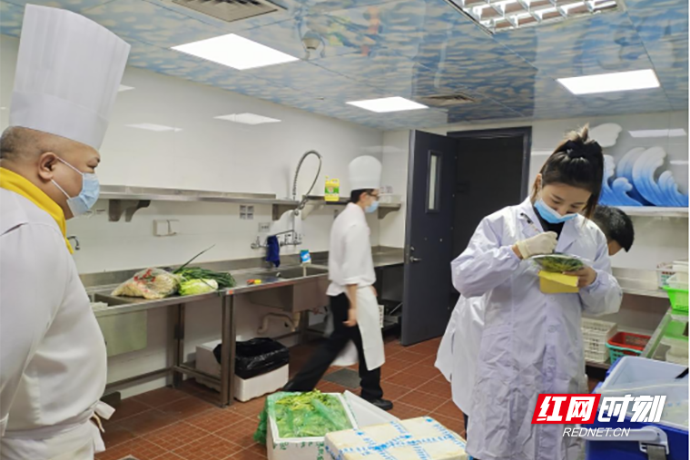 吉首市市场监督管理局全力保障“两会”期间食品安全2.png