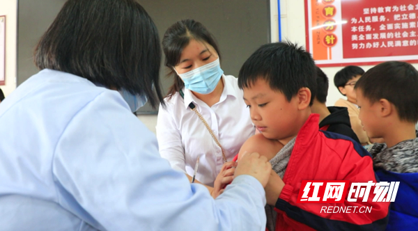 东安：3-11岁新冠病毒疫苗接种进校园