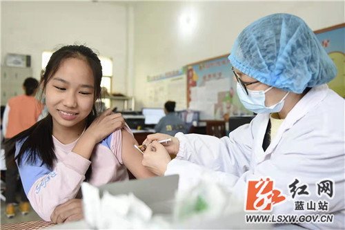 蓝山县全面启动3-11岁人群新冠病毒疫苗接种工作.jpg