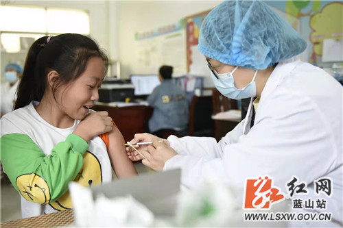 蓝山县全面启动3-11岁人群新冠病毒疫苗接种工作3.jpg