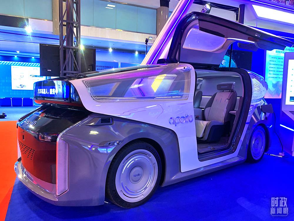  △汽车机器人展示。（总台央视记者范一鸣拍摄）