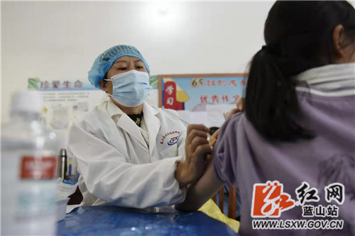 蓝山县全面启动3-11岁人群新冠病毒疫苗接种工作1.jpg