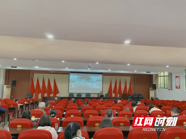 图一为：10月28日上午，邀请区委党校讲师讲授题为《抗美援朝及伟大精神》的专题党课.jpg