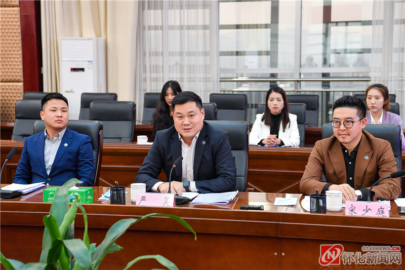 10月27日，市委副书记、市长黎春秋会见来怀考察的太平洋建设集团董事局主席严昊一行，双方就深化合作交