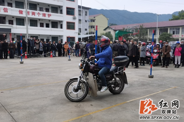 在“家门口”就能考证1_副本_副本.jpg