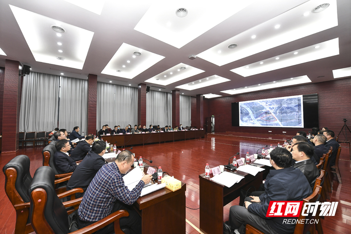 刘革安主持召开张家界市国土空间规划委员会2021年第六次会议
