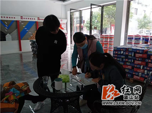 龙泉社区 开展防范“小火亡人”入户宣传活动.jpg