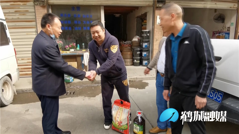 鹤城区个私协开展爱心慰问活动.mp4_20211102_192642.788_副本.jpg