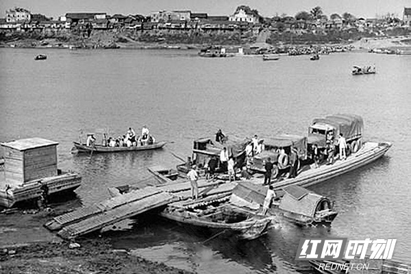 1946年衡阳泰梓码头旧景，联合国通过这个码头向衡阳运送救灾物资.jpg