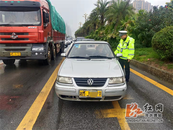 教練也瘋狂？酒后駕駛報廢營運車被交警依法查處！.jpg