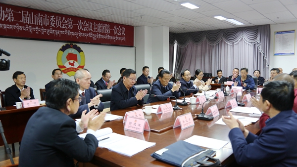 图为主席团第一次会议现场。_副本.jpg