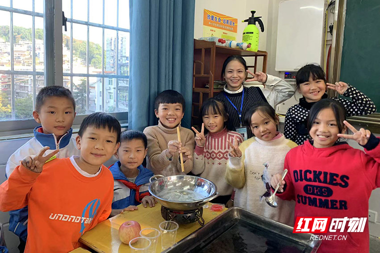吉首二小： “双减”趣味课堂 乐享民族文化5.JPG