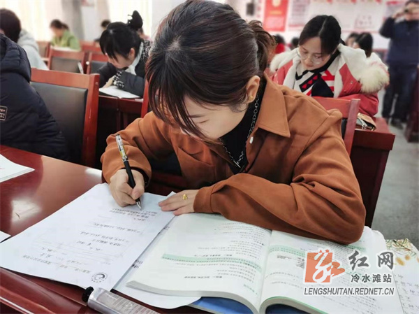 冷水滩区凤凰小学：以“作业改革” 促“双减”落实2.jpg