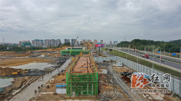 首衡城:抓晴好天气抢工期 最大“菜篮子”工程稳步推进6.jpg 首衡城:抓晴好天气抢工期 最大“菜篮子”工程稳步推进6.jpg