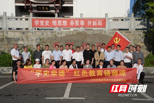 在廖家桥镇菖蒲塘村开展党史学习教育“学史崇德”现场教学  （胡国金  摄）.jpg