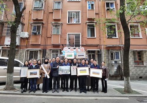 捐赠现场合影.jpg 捐赠现场合影.jpg