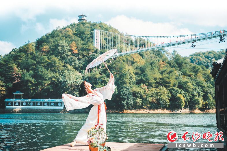 　　寄情山水不用去远方，石燕湖景区已成为雨花一张文旅名片。　　雨花区委宣传部供图