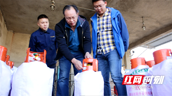 冷水滩：燃气气瓶“印码” 群众用气安全“加码”2.png