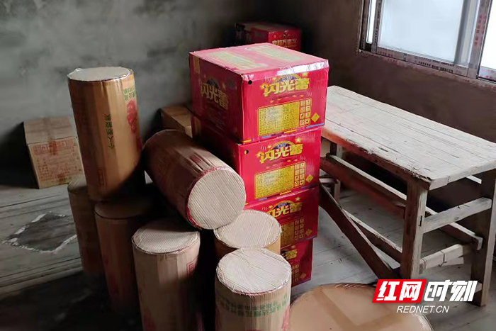 非法储存烟花爆竹 (1).jpg