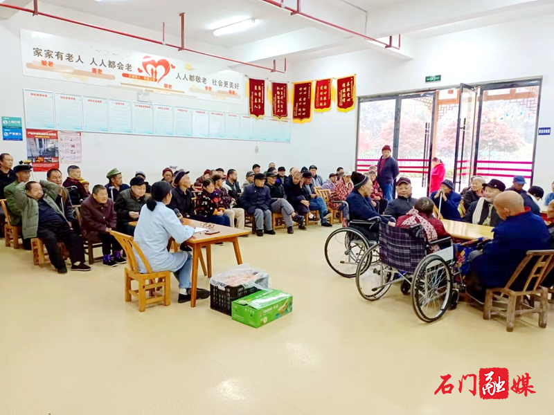 为敬老院老人开展健康知识讲座.jpg 为敬老院老人开展健康知识讲座.jpg