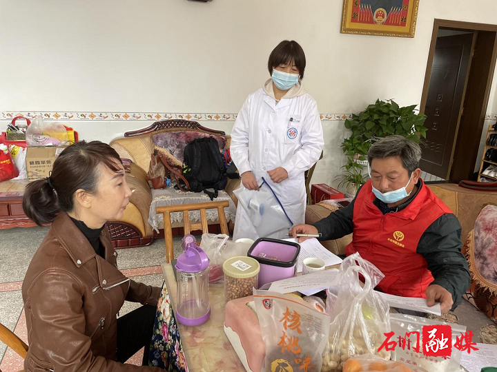 闫家溶.png