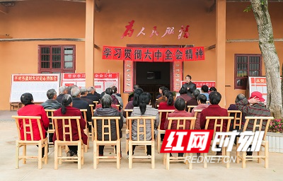 伍编长2.jpg