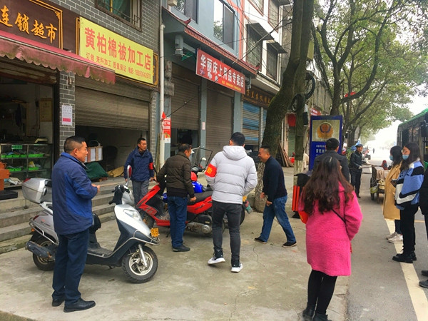 交通安全劝导.jpg