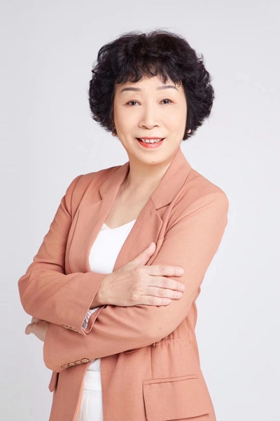 杨虹 (用这张)_副本.jpg