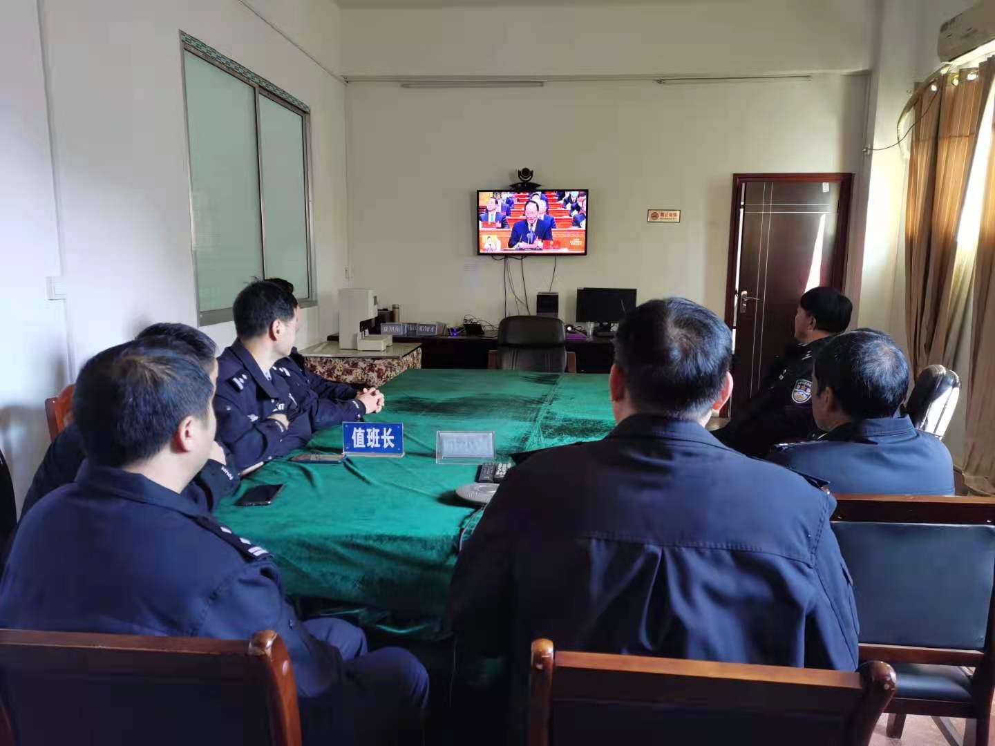 县森林公安局集中收看省党代会直播.jpg