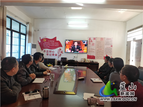 编办集中收看省十二届党代会.jpg