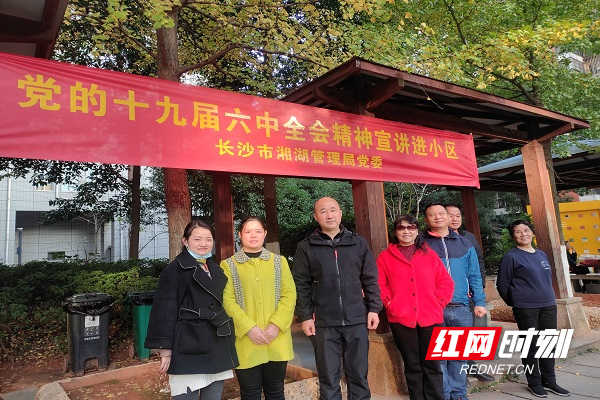 进小区2.jpg 进小区2.jpg