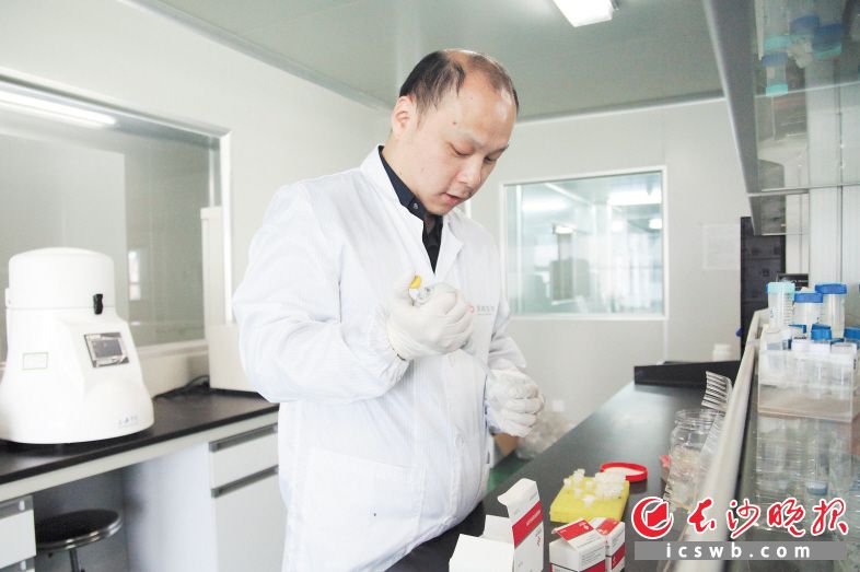 圣湘生物拥有近百个在研项目，今明两年将有一系列的高性价比新品陆续上市。  长沙晚报全媒体记者 刘攀 摄