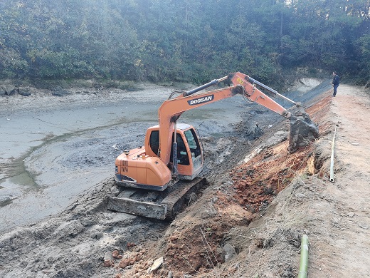 水塘清淤.jpg 水塘清淤.jpg