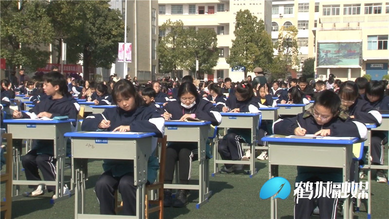 怀化四中举行千人书画大赛.mp4_20211203_183208.332_副本.jpg