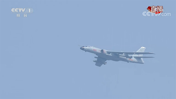 具备空中受油能力的轰-6N轰炸机。