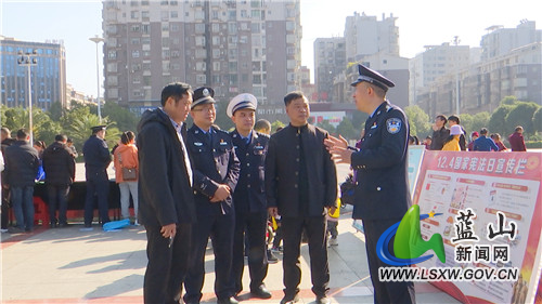 交通安全日活动1.jpg 交通安全日活动1.jpg