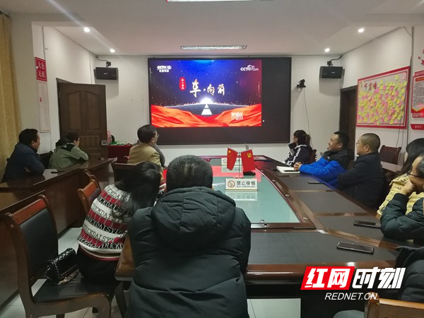 全体干部职工观看《平安行》.jpg