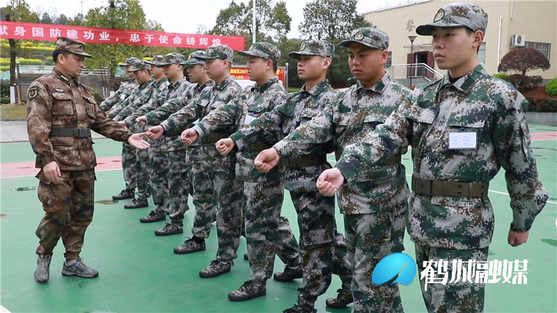 趁青春 当兵去 2022年全国征兵报名通道已开启.mp4_20211203_180802.571_副本.jpg