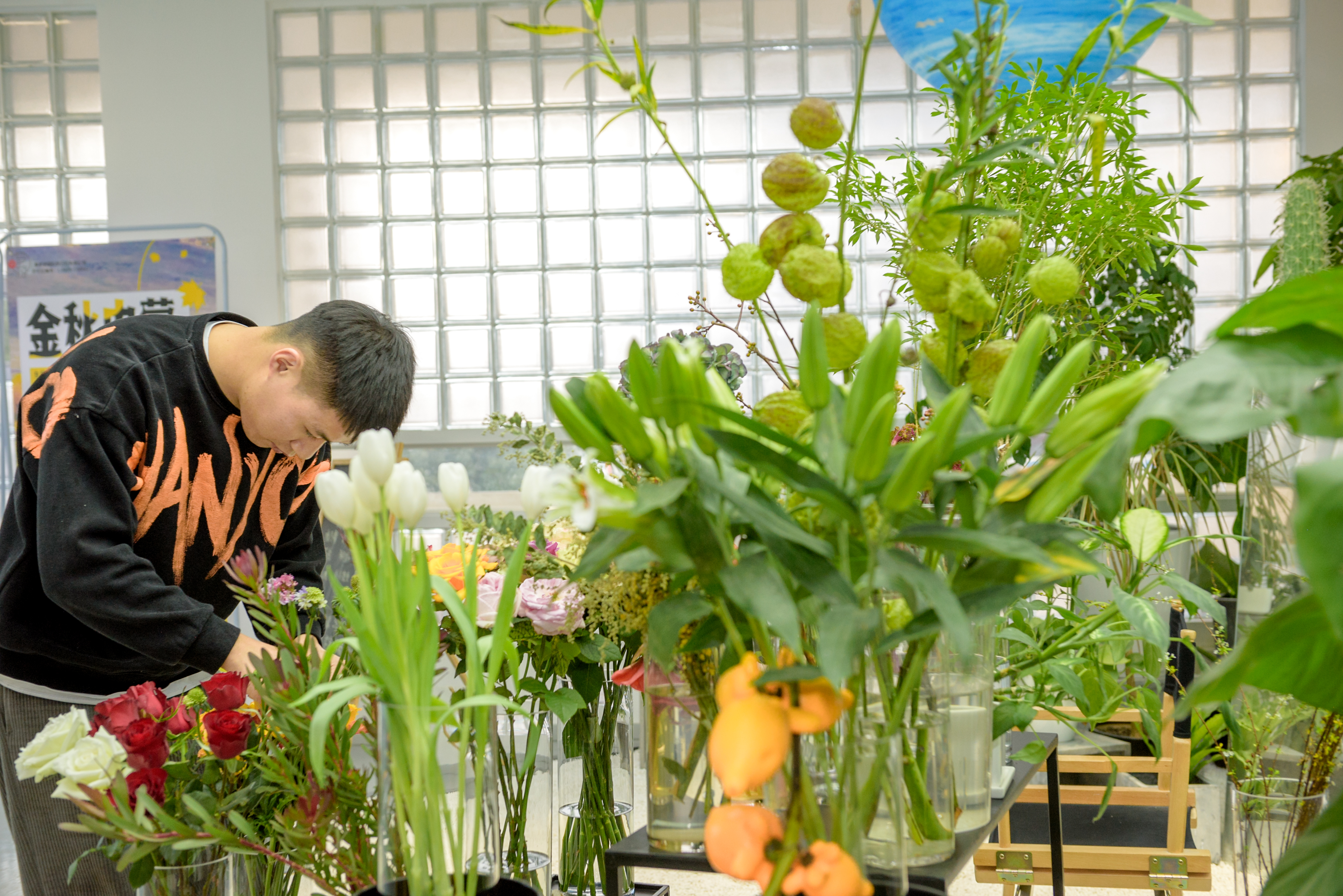 樊登书店内，你还可以观花赏草。