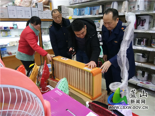 蓝山开展电热取暖用品市场专项检查  (1).jpg