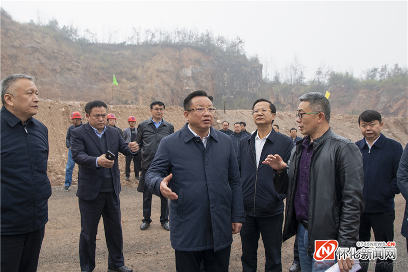 12月11日下午,市委书记雷绍业在芷江专题调度生活垃圾焚烧发电项目建设。(记者 杨智伟 摄)